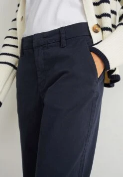 Chino - Dark Blue 12 Chino - Dark Blue -Mode Dames Winkel 06c99ce71ddb4883bacb53f3d44ffec7