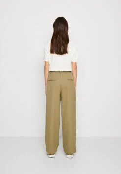 Monki Broek - Khaki Green Medium Dusty -Mode Dames Winkel 0f6c1afae67b4def81f864e8effd75a0