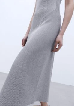 ADOLFO DOMINGUEZ V-Shaped Crew Neckline Long - Etui-Jurk - Black And White 19 ADOLFO DOMINGUEZ V-Shaped Crew Neckline Long - Etui-Jurk - Black And White -Mode Dames Winkel 10fc0016b2b048fe85606f3cca221415