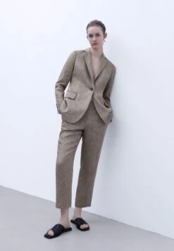 ADOLFO DOMINGUEZ European- Chino - Taupe -Mode Dames Winkel 111777c712ae4b22a3fb35d37c44d4f1