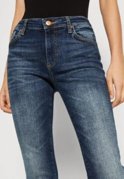 Armani Exchange Tasche - Jeans Skinny Fit - Indigo Denim -Mode Dames Winkel 15d419b85fc34c7bb2ea0c992b8f225f