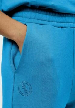Blake- Trainingsbroek - Ibiza Blue 9 Blake- Trainingsbroek - Ibiza Blue -Mode Dames Winkel 1aa945b9bdfd46e9b4d3927464441cea