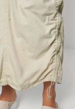 BDG Urban Outfitters Baggy Tech Skirt - Maxirok - Ecru -Mode Dames Winkel 2d5feeda3d704cb7952eed537e61147f