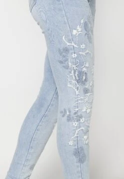 Koroshi Slim Fit Jeans - Azul Cl Light Blue -Mode Dames Winkel 30a4c955f2914cbc83602808a8f775ba