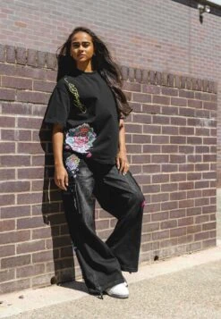 Ed Hardy Koi-Fishing - Relaxed Fit Jeans - Washed Black -Mode Dames Winkel 37d951b6ebf541c789eda9dffc71c8a2