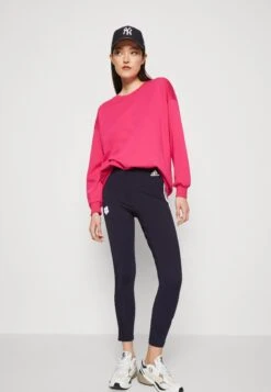 Adidas Sportswear 3 Stripes High Rise Chenille Flower Patches - Legging - Legend Ink 11 Adidas Sportswear 3 Stripes High Rise Chenille Flower Patches - Legging - Legend Ink -Mode Dames Winkel 4f0c7d66e62142f29af8aca84f7fe252