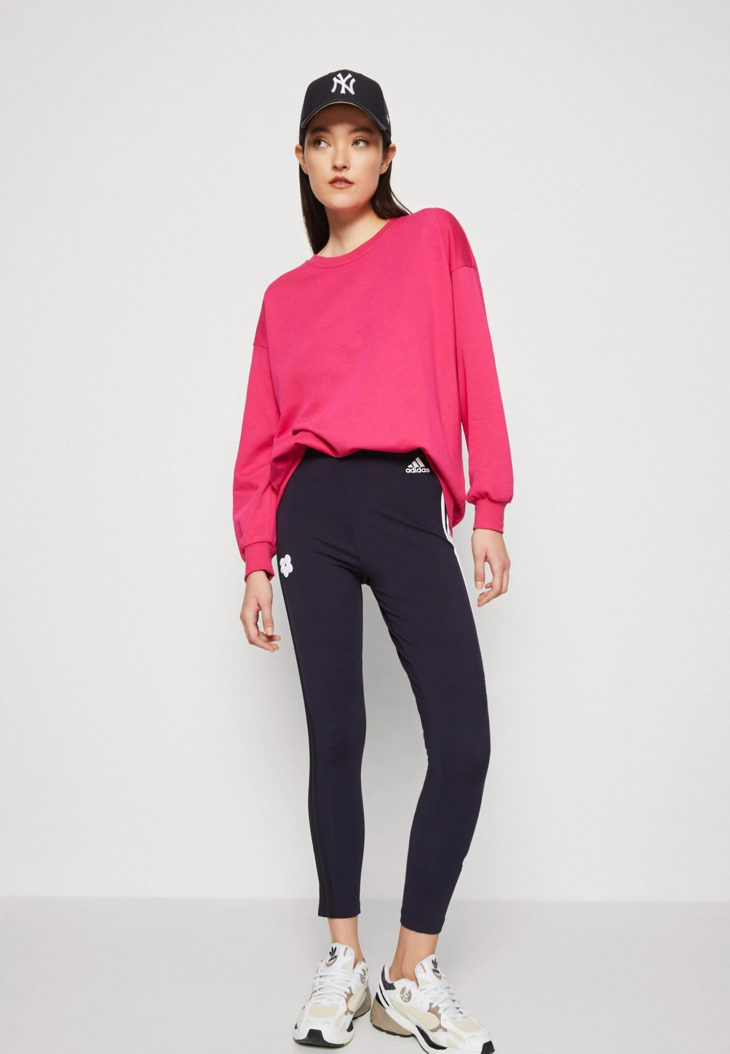 Adidas Sportswear 3 Stripes High Rise Chenille Flower Patches - Legging - Legend Ink 6 Adidas Sportswear 3 Stripes High Rise Chenille Flower Patches - Legging - Legend Ink - Afbeelding 4