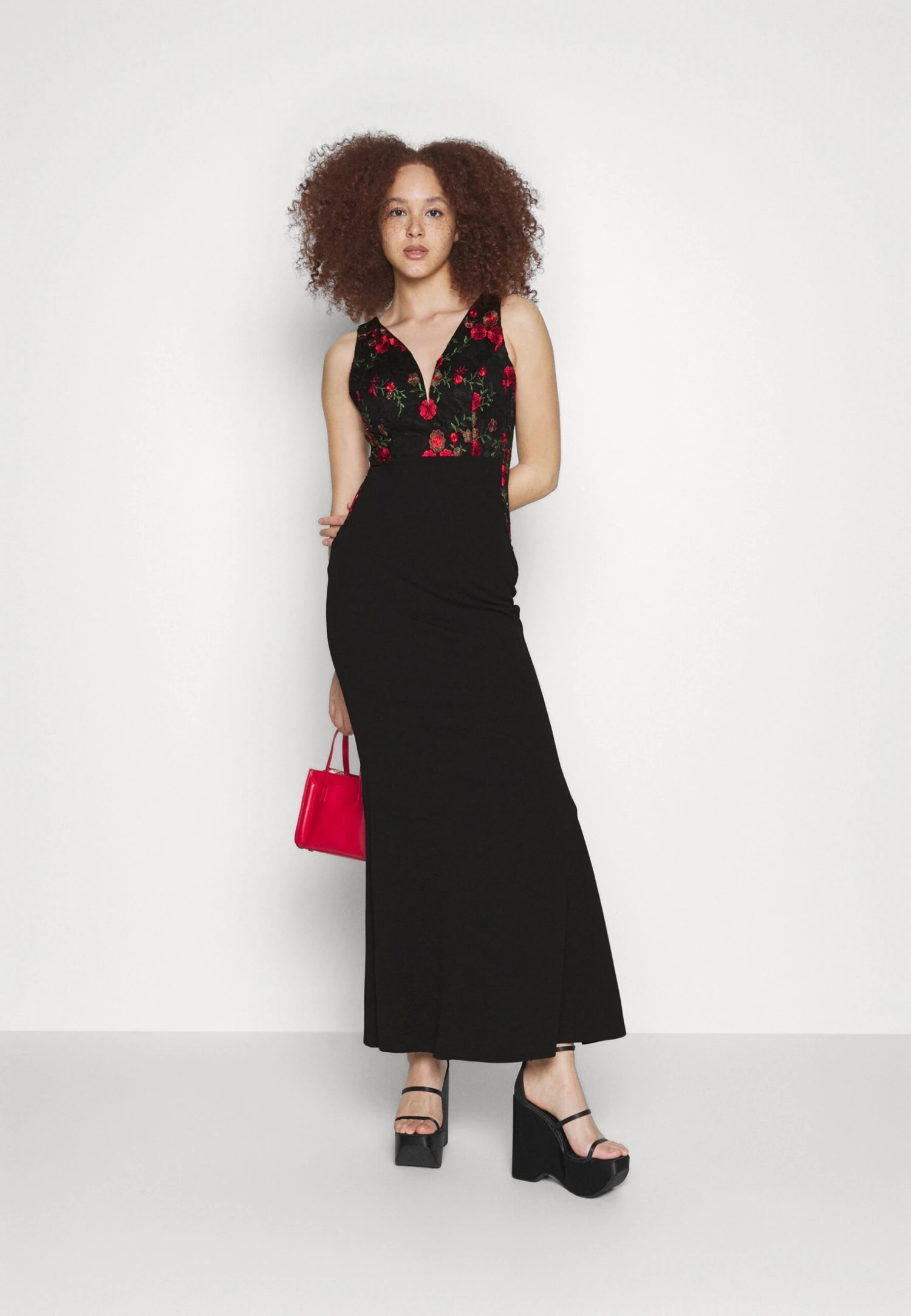 Wal G Embroidered Lace Maxi - Cocktailjurk - Black/Red 4 Wal G Embroidered Lace Maxi - Cocktailjurk - Black/Red - Afbeelding 2