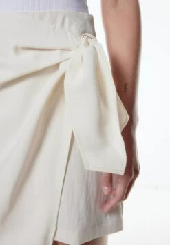 EDITED Iris - Wikkelrok - Creme -Mode Dames Winkel 5ede791214b142e3bf1b91abea6c4eaf
