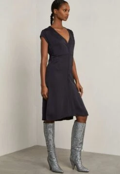 Damon - Cocktailjurk - Charcoal -Mode Dames Winkel 6865ab3f01fe49019910a0e66f59d5e9