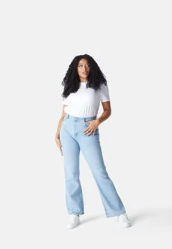 Hayley - Flared Jeans - Bleach 7 Hayley - Flared Jeans - Bleach -Mode Dames Winkel 6e05c7f394cb4fb1b76493b2f7183f10