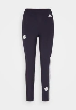 Adidas Sportswear 3 Stripes High Rise Chenille Flower Patches - Legging - Legend Ink 12 Adidas Sportswear 3 Stripes High Rise Chenille Flower Patches - Legging - Legend Ink -Mode Dames Winkel 778f03c34dcb479fa503a7686535e4c0
