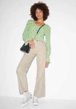 Flared Jeans - Light Beige -Mode Dames Winkel 7dd8a08827484bc890ab154c9a776452