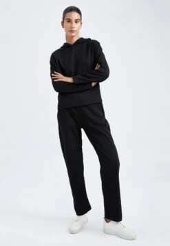 DeFacto Standart Fit- Trainingsbroek - Black -Mode Dames Winkel 80e616eb6d7941a1916e4a8ae370c854