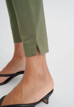 InWear Vanessaiw- Chino - Beetle Green 16 InWear Vanessaiw- Chino - Beetle Green -Mode Dames Winkel 876bfd2d513245f5bfaae1389b42048f