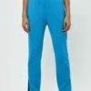 Blake- Trainingsbroek - Ibiza Blue 1 Blake- Trainingsbroek - Ibiza Blue -Mode Dames Winkel a2052852d0fb4cabb9d0653935778aca