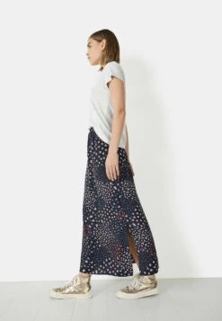 Santana Printed - A-Lijn Rok - Floral Patchwork Navy 14 Santana Printed - A-Lijn Rok - Floral Patchwork Navy -Mode Dames Winkel a797a16c4f1c4cf9acd94f5b55e35804
