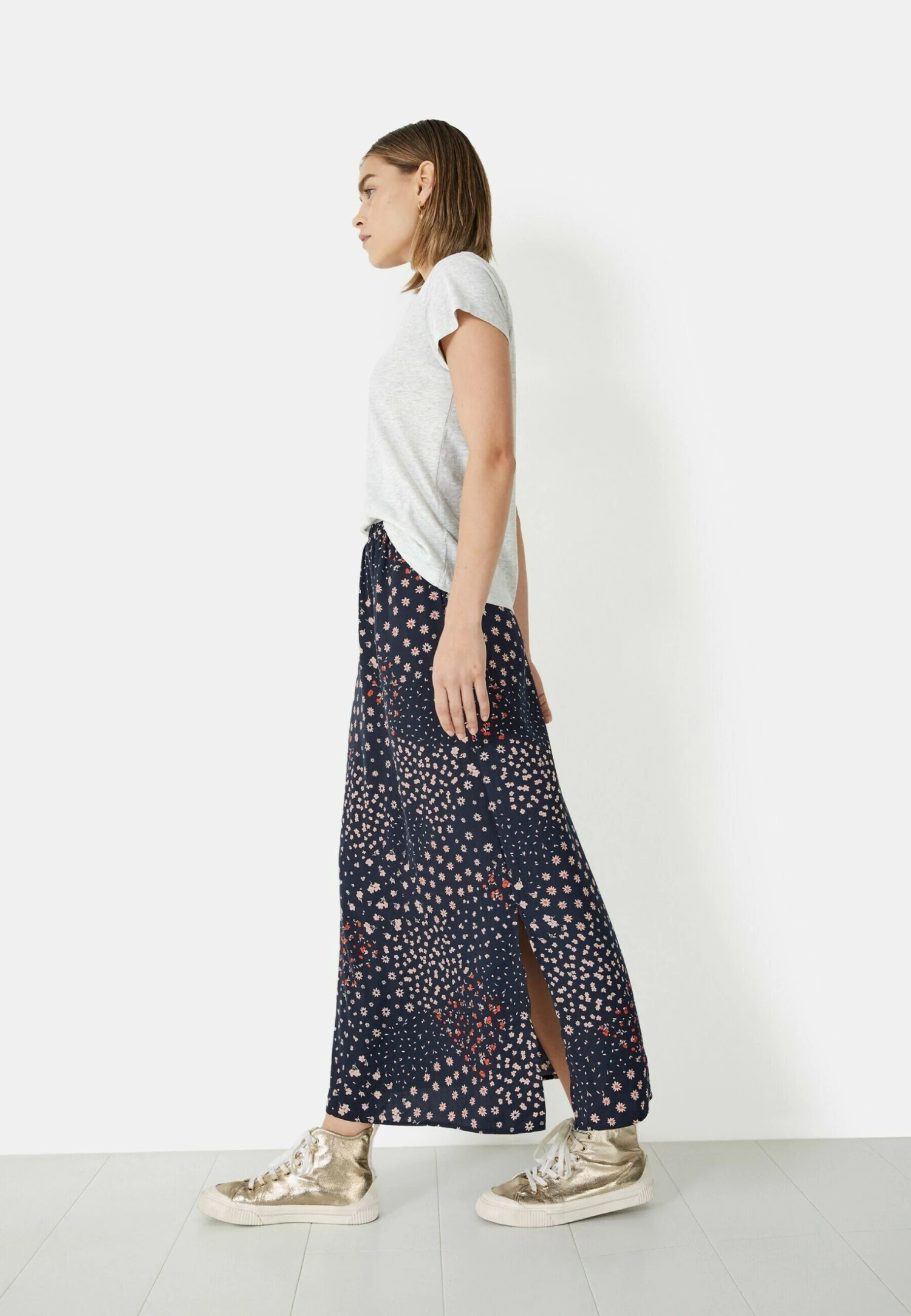Santana Printed - A-Lijn Rok - Floral Patchwork Navy 8 Santana Printed - A-Lijn Rok - Floral Patchwork Navy - Afbeelding 6