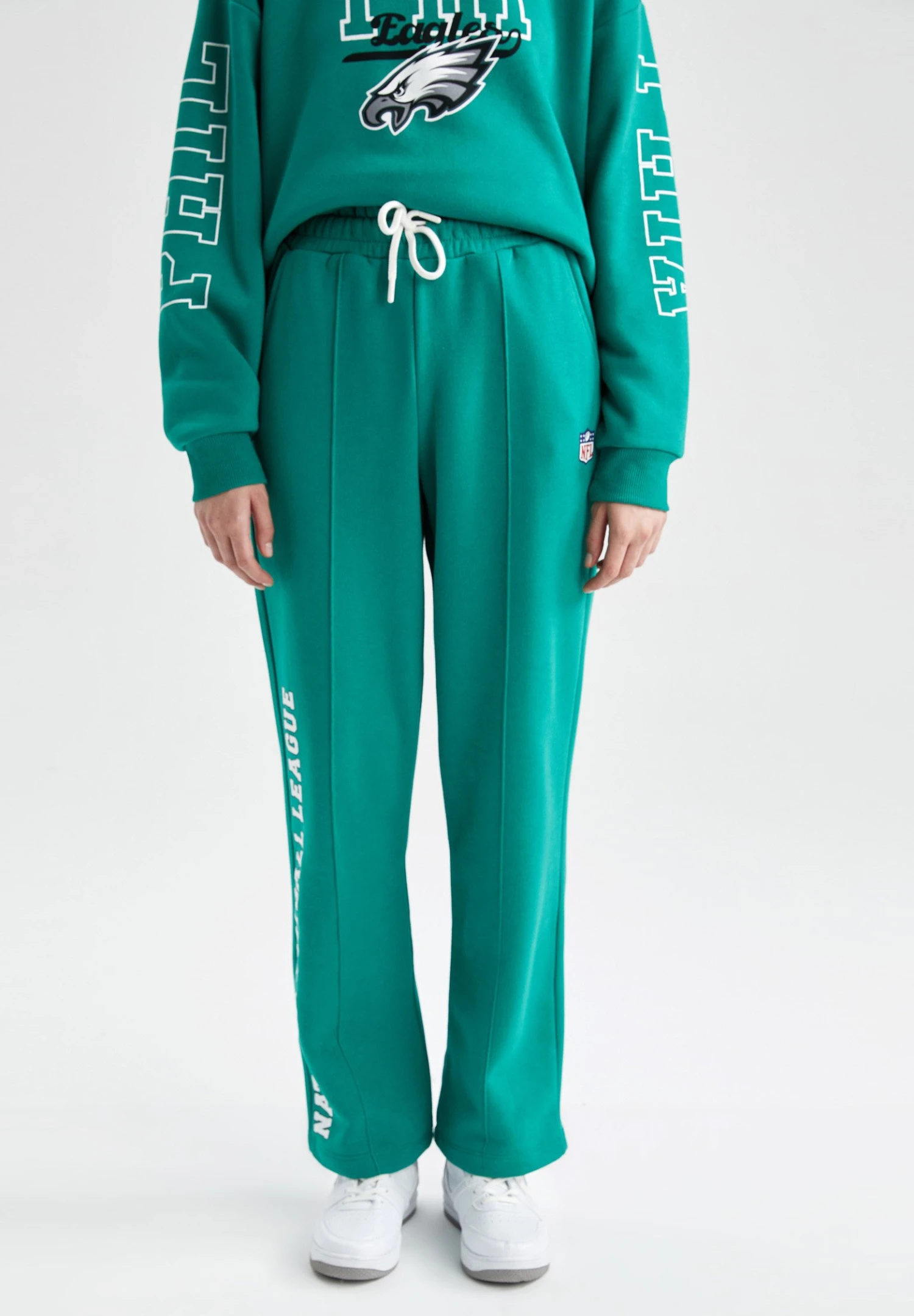 DeFacto Nfl Shield Standart Fit - Trainingsbroek - Green 3 DeFacto Nfl Shield Standart Fit - Trainingsbroek - Green