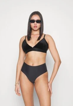 Juicy Couture Velvet Triangle Bra - Bikinitop - Black 8 Juicy Couture Velvet Triangle Bra - Bikinitop - Black -Mode Dames Winkel b93d14ebff5c47d88c474933b8a532c8