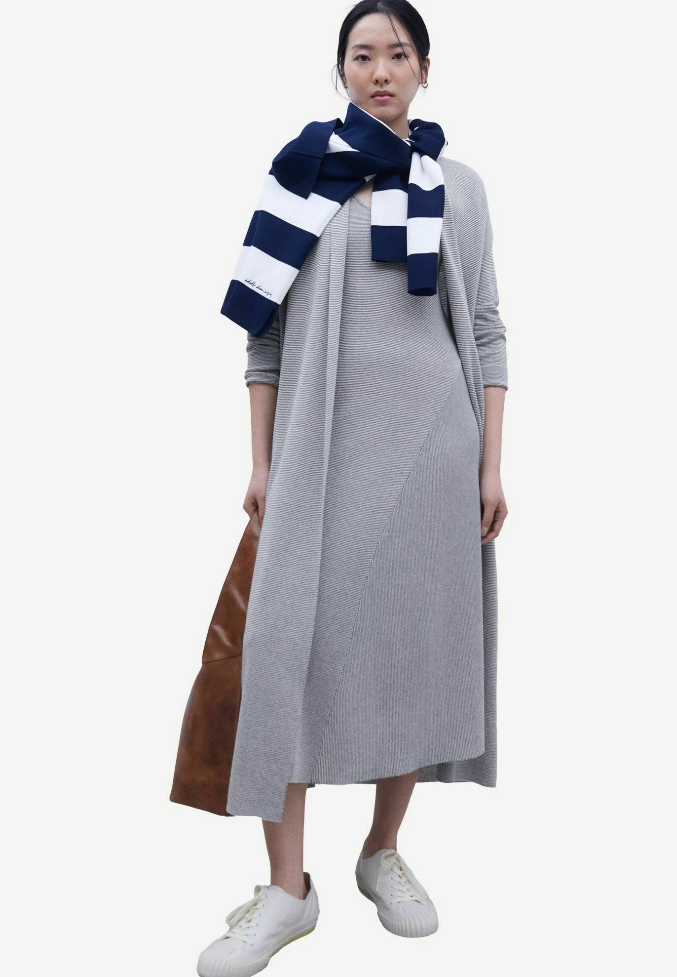 ADOLFO DOMINGUEZ V-Shaped Crew Neckline Long - Etui-Jurk - Black And White 3 ADOLFO DOMINGUEZ V-Shaped Crew Neckline Long - Etui-Jurk - Black And White