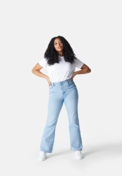 Hayley - Flared Jeans - Bleach 9 Hayley - Flared Jeans - Bleach -Mode Dames Winkel c79e4f56a1804bfbb8377c7343a92bd8