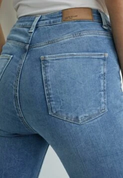 Jeans Skinny Fit - Denim Light Blue 12 Jeans Skinny Fit - Denim Light Blue -Mode Dames Winkel c8a2d31b8d294350beb1e0b47f0525ce