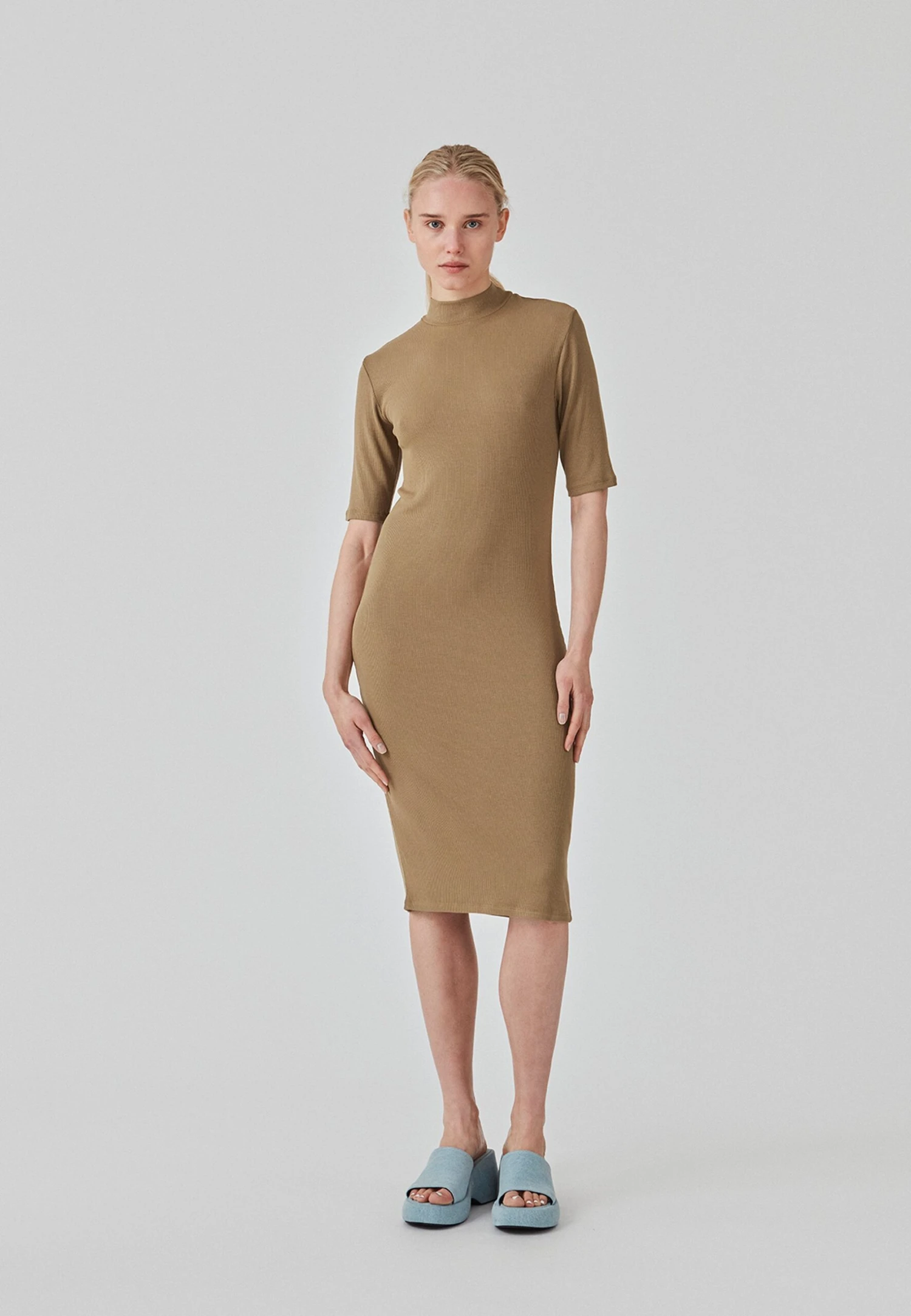 Modström Krown T-Shirt Dress - Gebreide Jurk - Dune 4 Modström Krown T-Shirt Dress - Gebreide Jurk - Dune - Afbeelding 2
