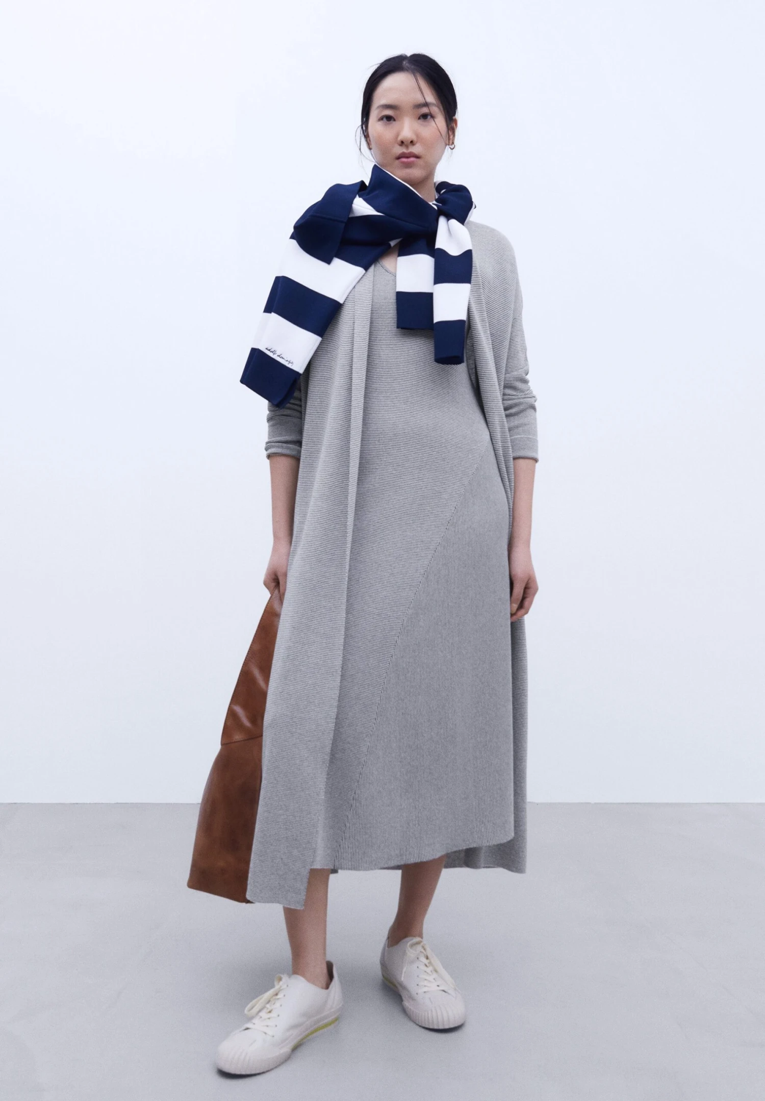 ADOLFO DOMINGUEZ V-Shaped Crew Neckline Long - Etui-Jurk - Black And White 7 ADOLFO DOMINGUEZ V-Shaped Crew Neckline Long - Etui-Jurk - Black And White - Afbeelding 5