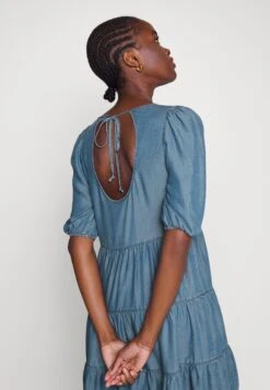 Hugo Komiri - Jurk - Light/Pastel Blue -Mode Dames Winkel ded2b0d93c544a3ea26b1e1f1c389ed9