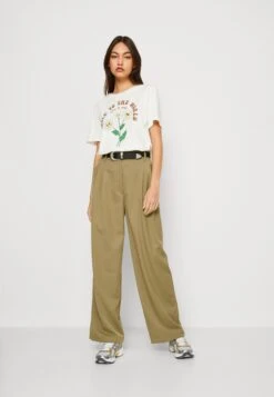 Monki Broek - Khaki Green Medium Dusty -Mode Dames Winkel df5a2ac358834c50ac14729ba3a56697