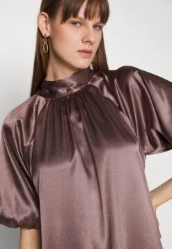 Bruuns Bazaar Bergamot Adelen Dress - Cocktailjurk - Plum Lavender -Mode Dames Winkel e63425c813f04ce091956a28c71e7e67