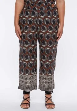 Directement De La Presse Ethnique - Broek - Marrone