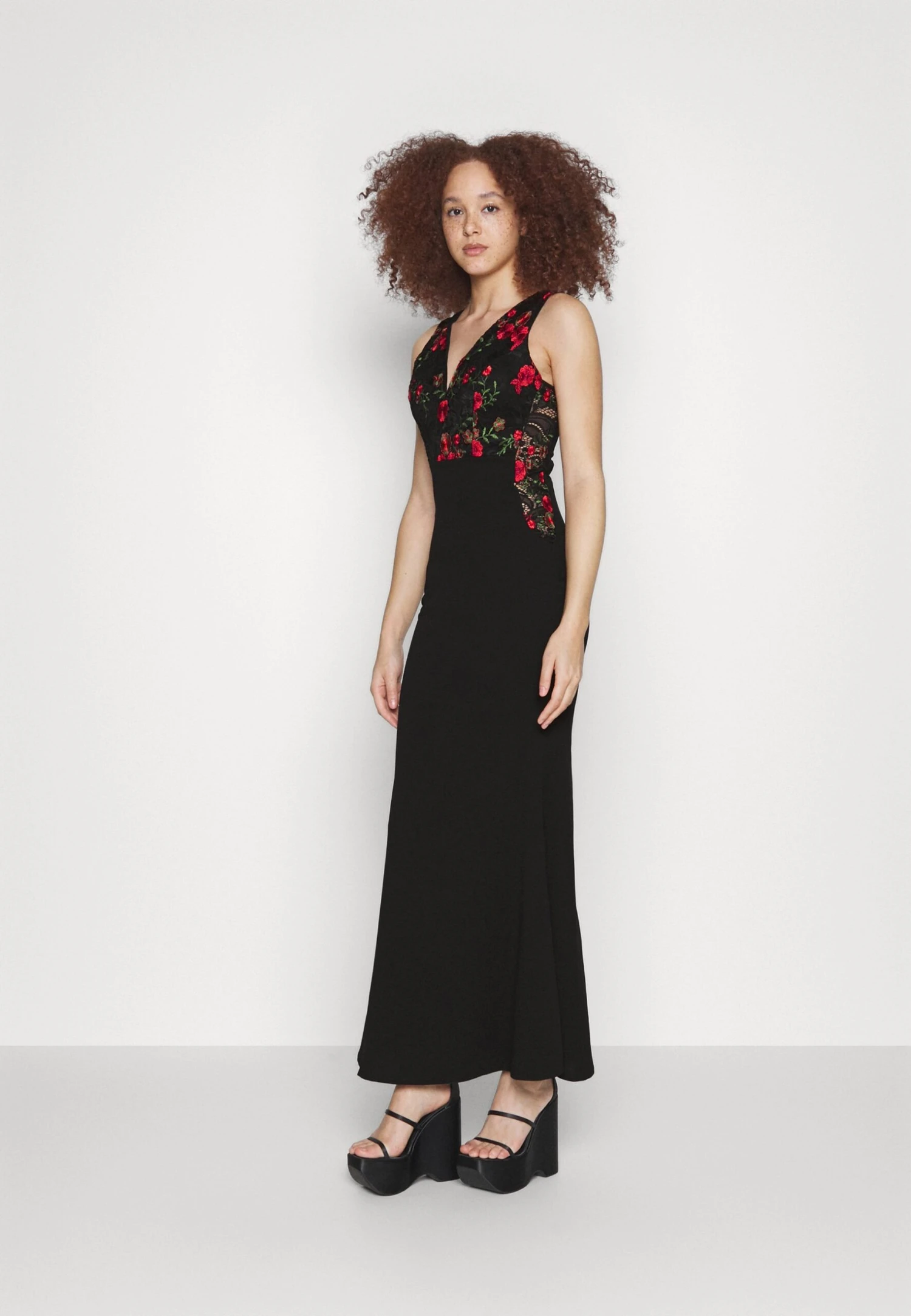 Wal G Embroidered Lace Maxi - Cocktailjurk - Black/Red 3 Wal G Embroidered Lace Maxi - Cocktailjurk - Black/Red