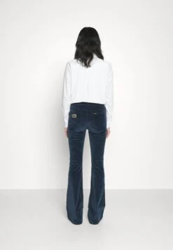 LOIS Jeans Raval - Broek - Shiny Micro 9 LOIS Jeans Raval - Broek - Shiny Micro -Mode Dames Winkel fdc27c50a3194c068b03259d0f3e09dc